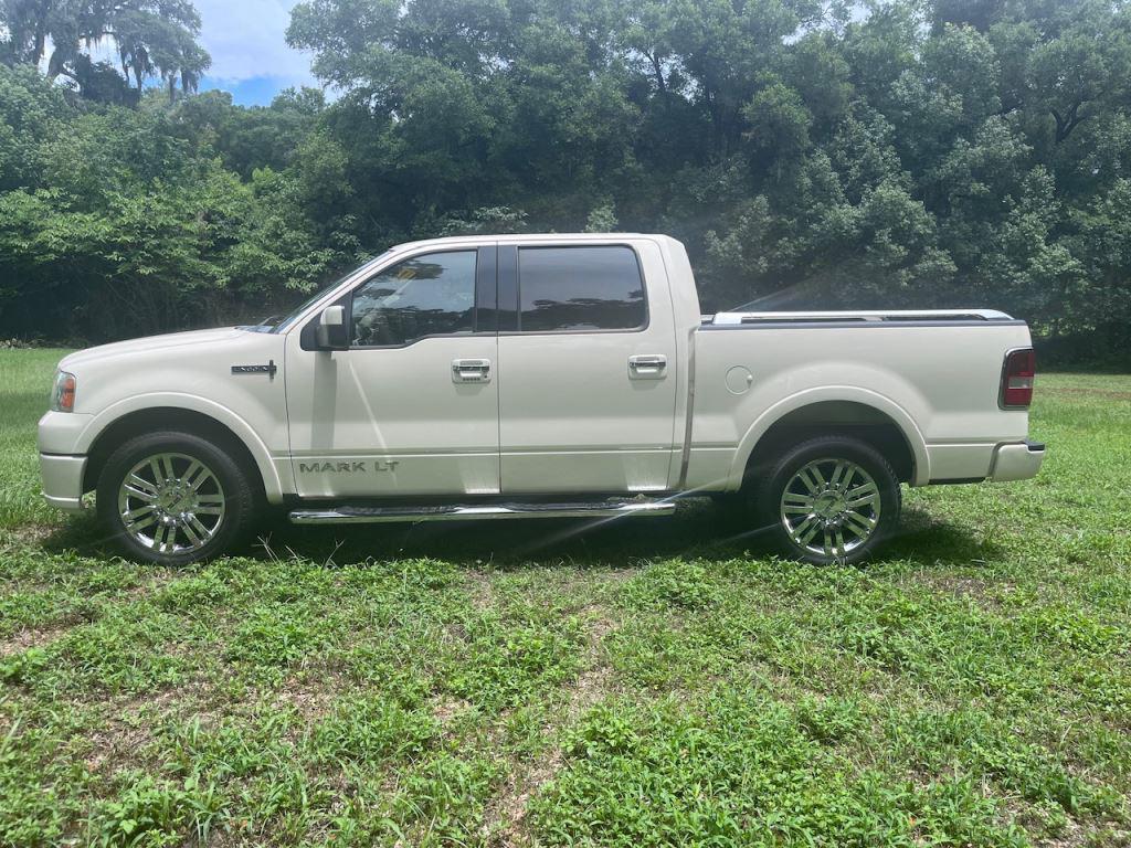 2007 Lincoln Mark LT photo