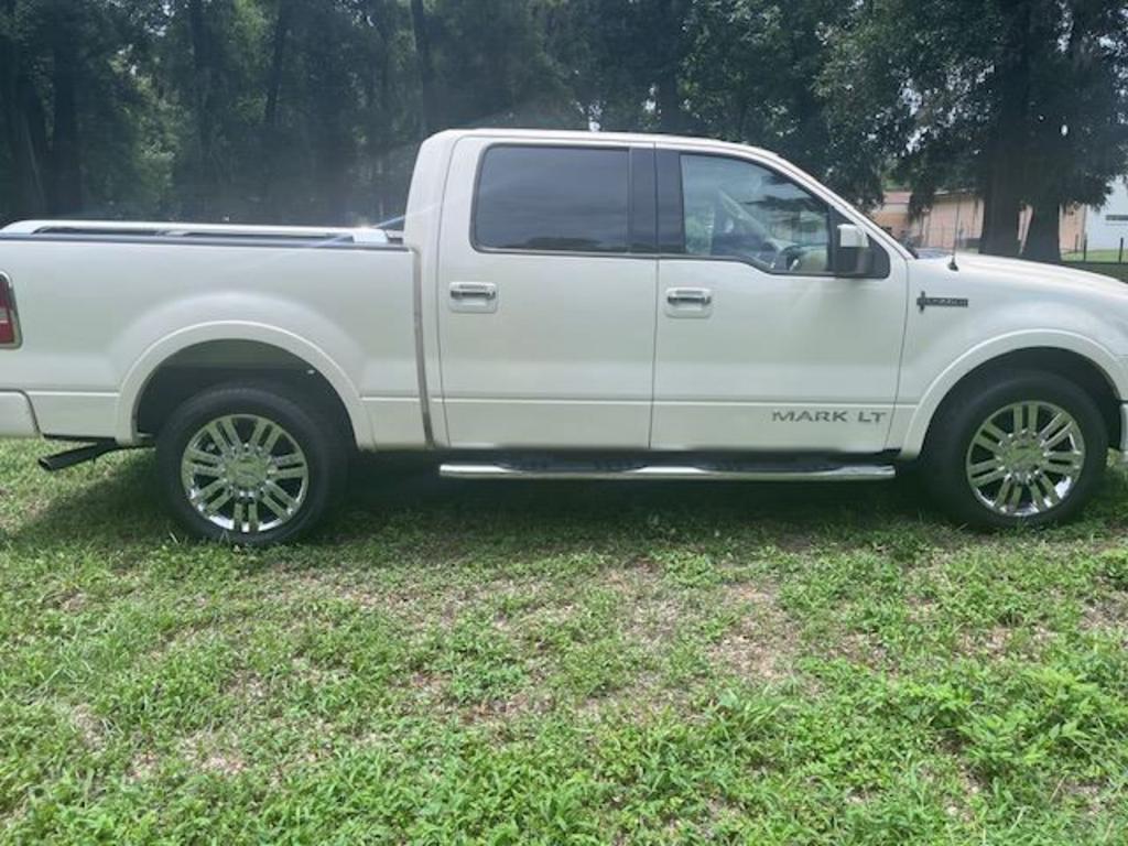 2007 Lincoln Mark LT photo