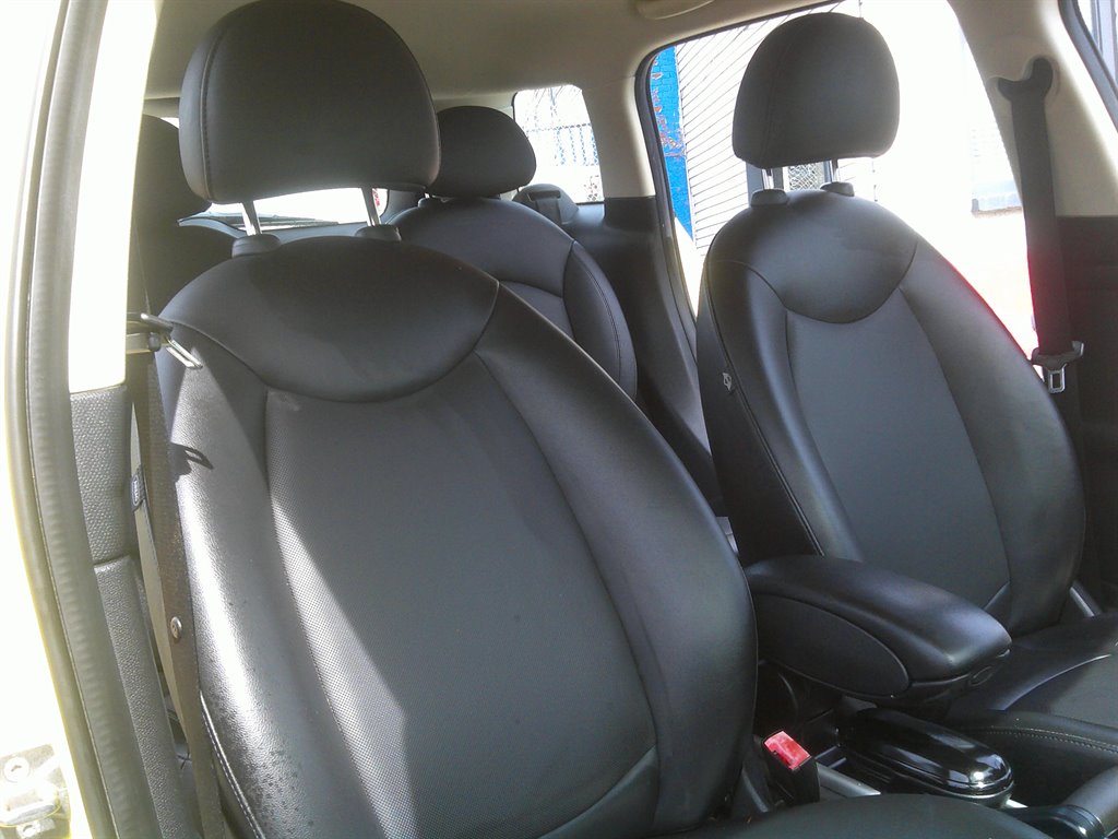 2012 Mini Cooper Hatchback - $12,950