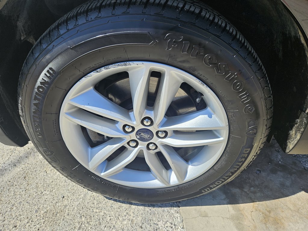 2015 Ford Edge SEL photo