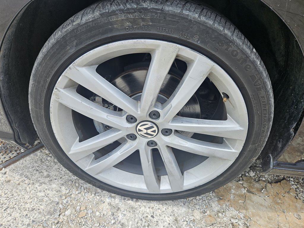 2018 Volkswagen Passat R-Line photo