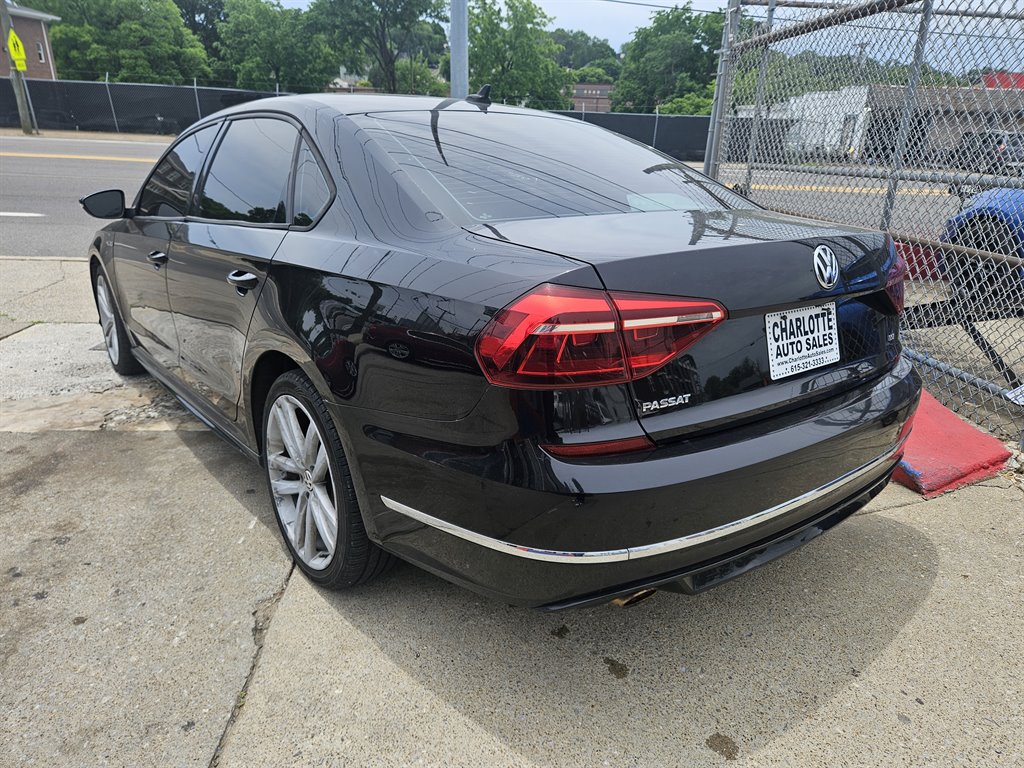 2018 Volkswagen Passat R-Line photo