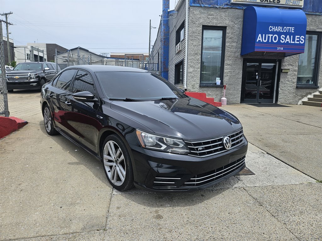 2018 Volkswagen Passat R-Line photo