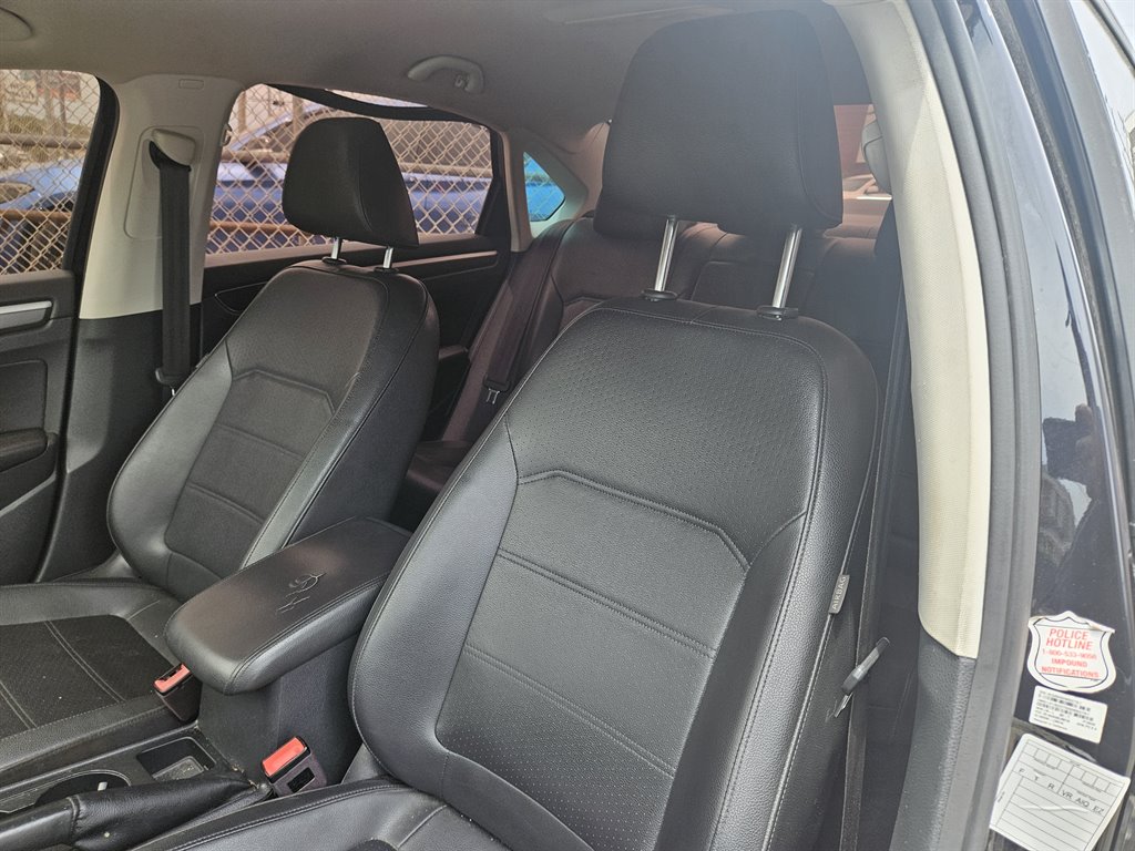 2018 Volkswagen Passat R-Line photo