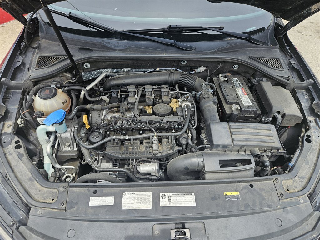 2018 Volkswagen Passat R-Line photo