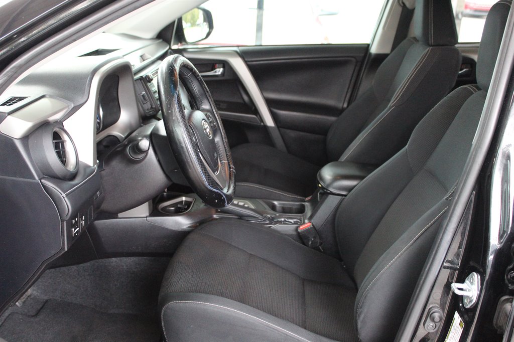 2016 Toyota RAV4 XLE photo
