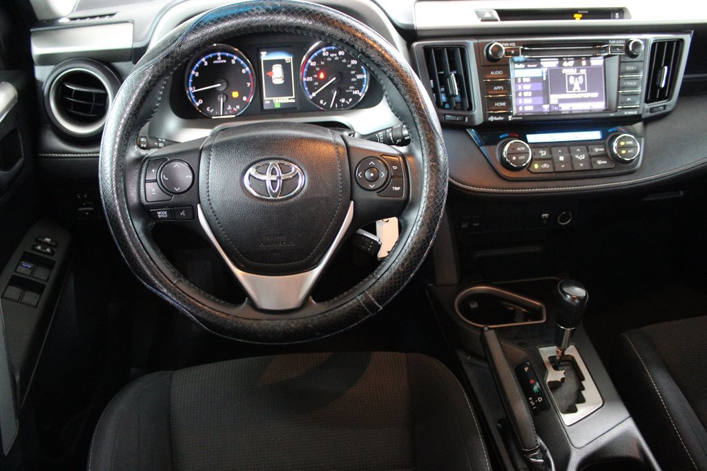 2016 Toyota RAV4 XLE photo