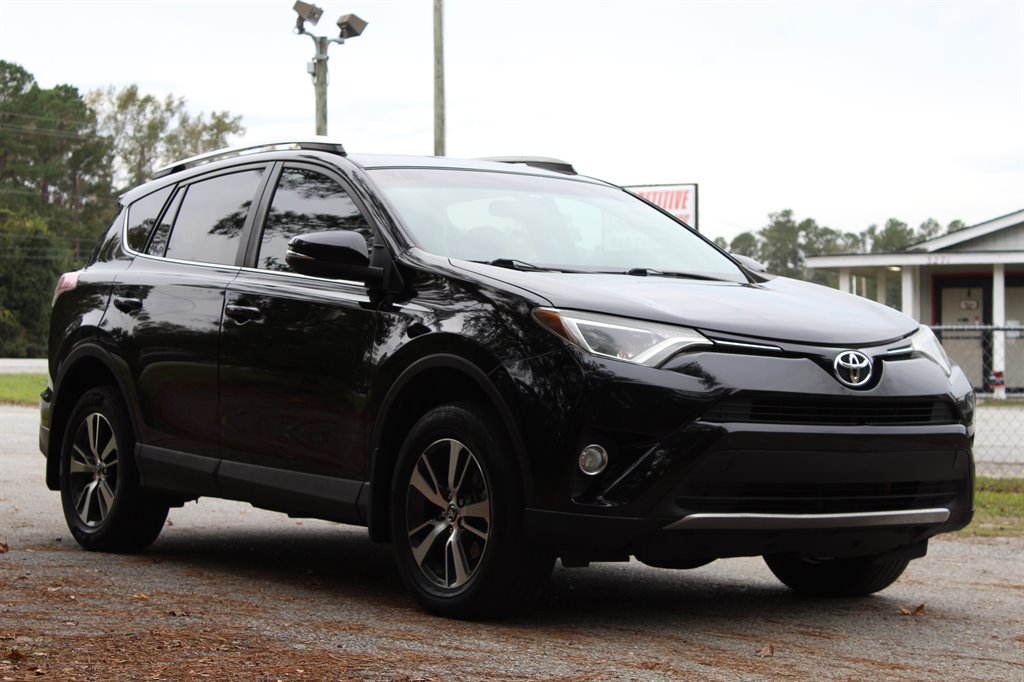 2016 Toyota RAV4 XLE photo