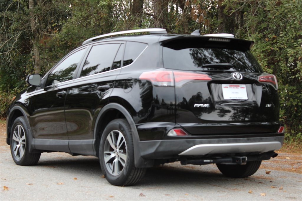 2016 Toyota RAV4 XLE photo