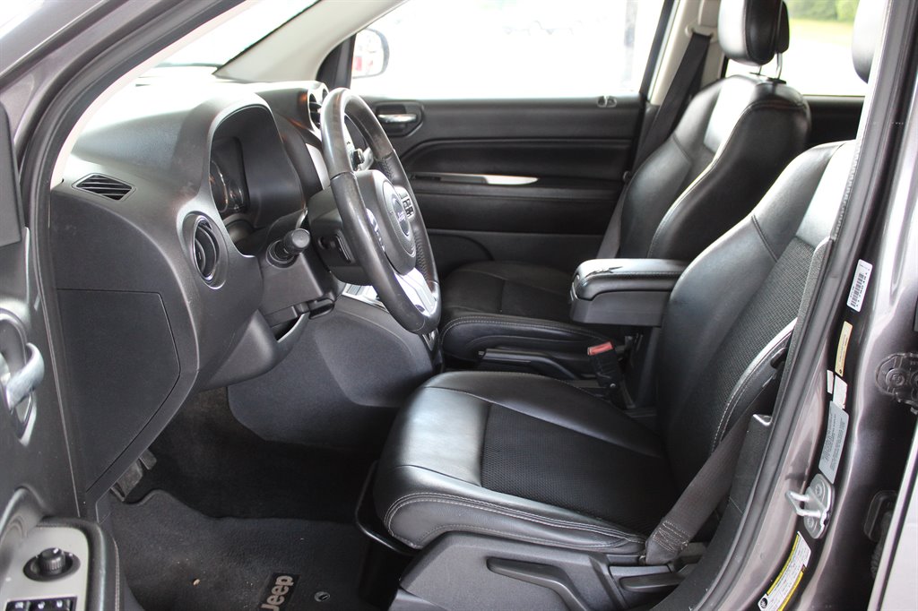 2015 Jeep Compass Latitude photo