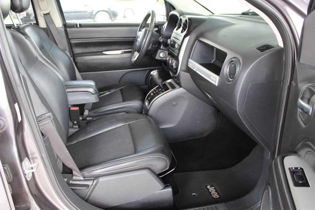 2015 Jeep Compass Latitude photo