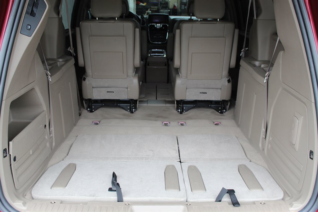 2013 Chrysler Town & Country - $8,500