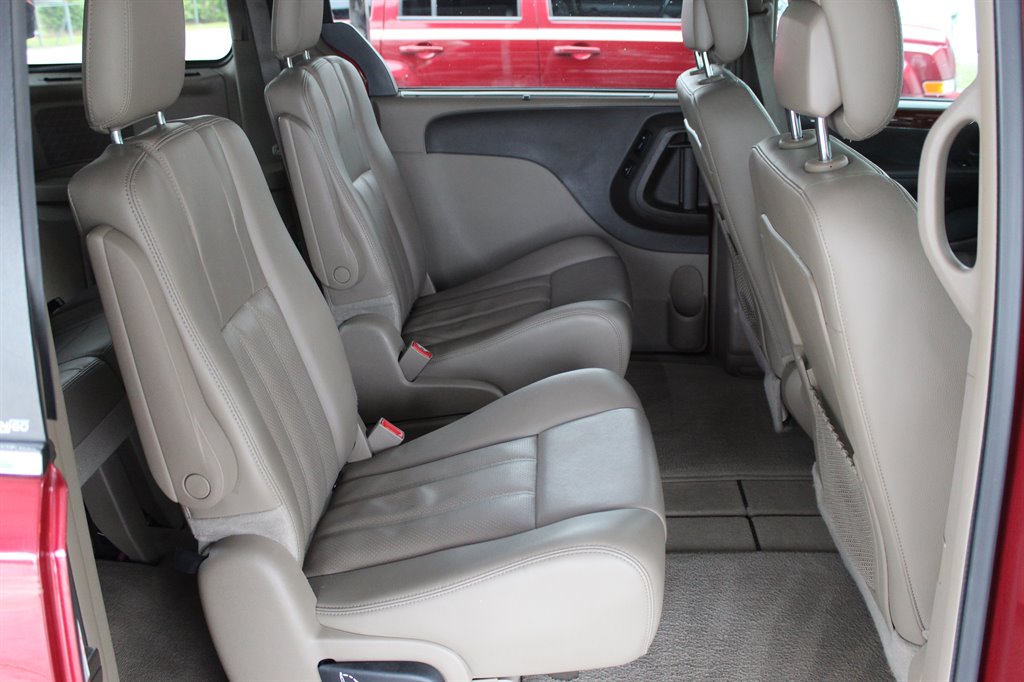 2013 Chrysler Town & Country - $8,500