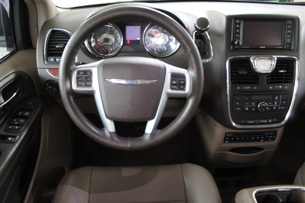 2013 Chrysler Town & Country - $8,500
