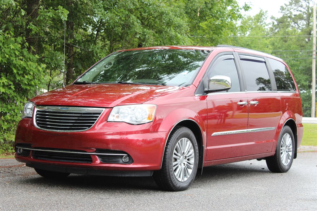 2013 Chrysler Town & Country - $8,500