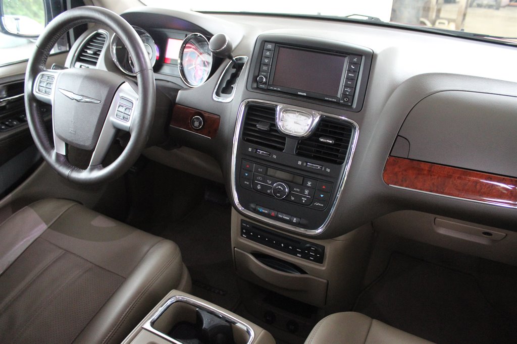 2013 Chrysler Town & Country - $8,500