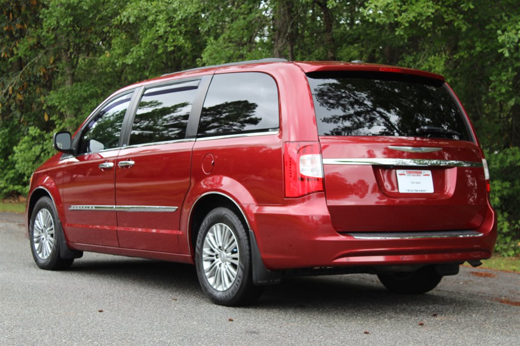2013 Chrysler Town & Country - $8,500