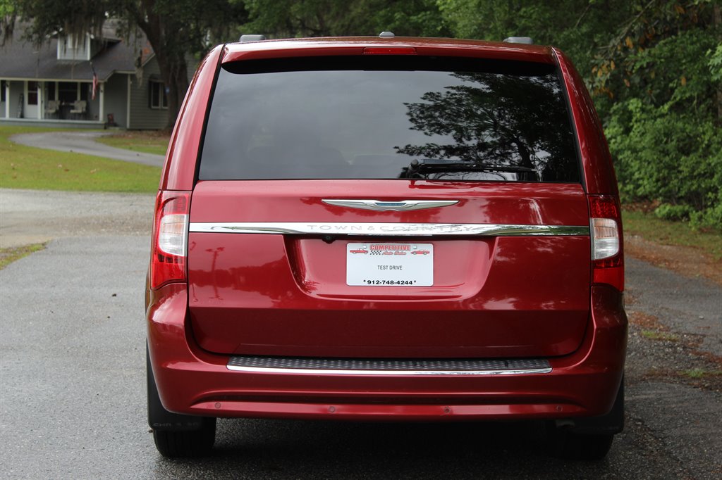 2013 Chrysler Town & Country - $8,500