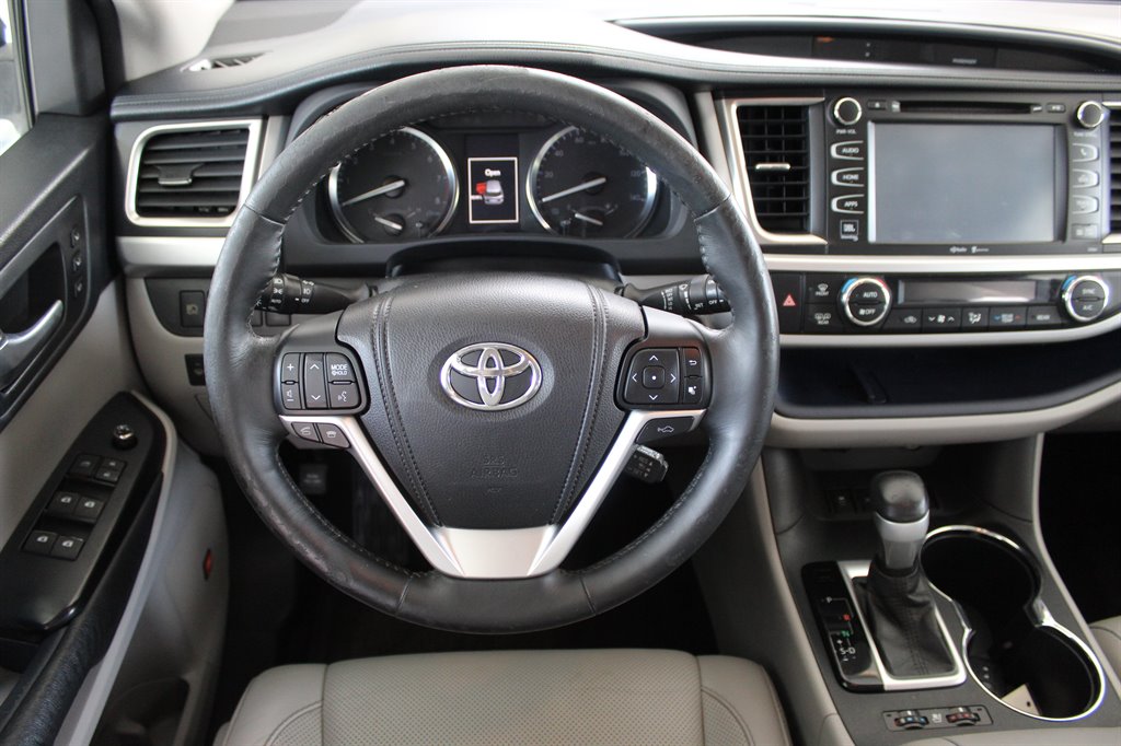 2014 Toyota Highlander - $15,800