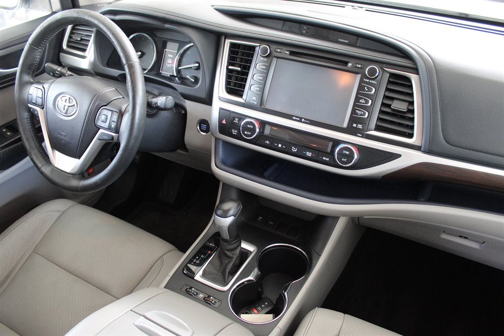 2014 Toyota Highlander - $15,800