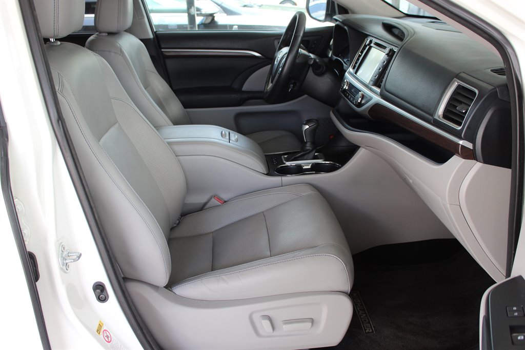 2014 Toyota Highlander - $15,800