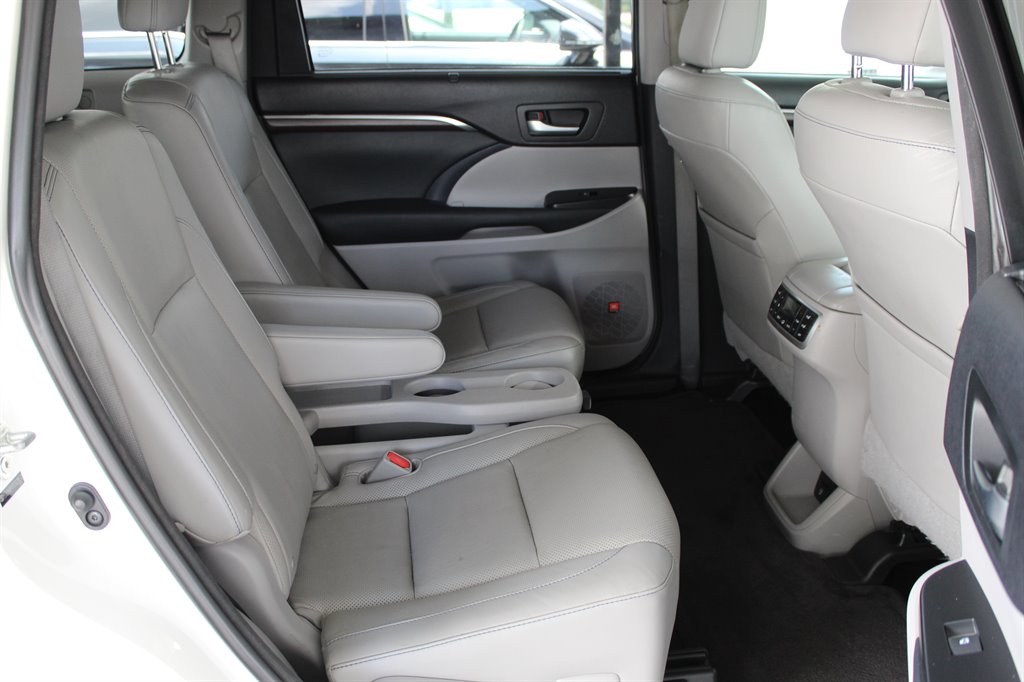 2014 Toyota Highlander - $15,800