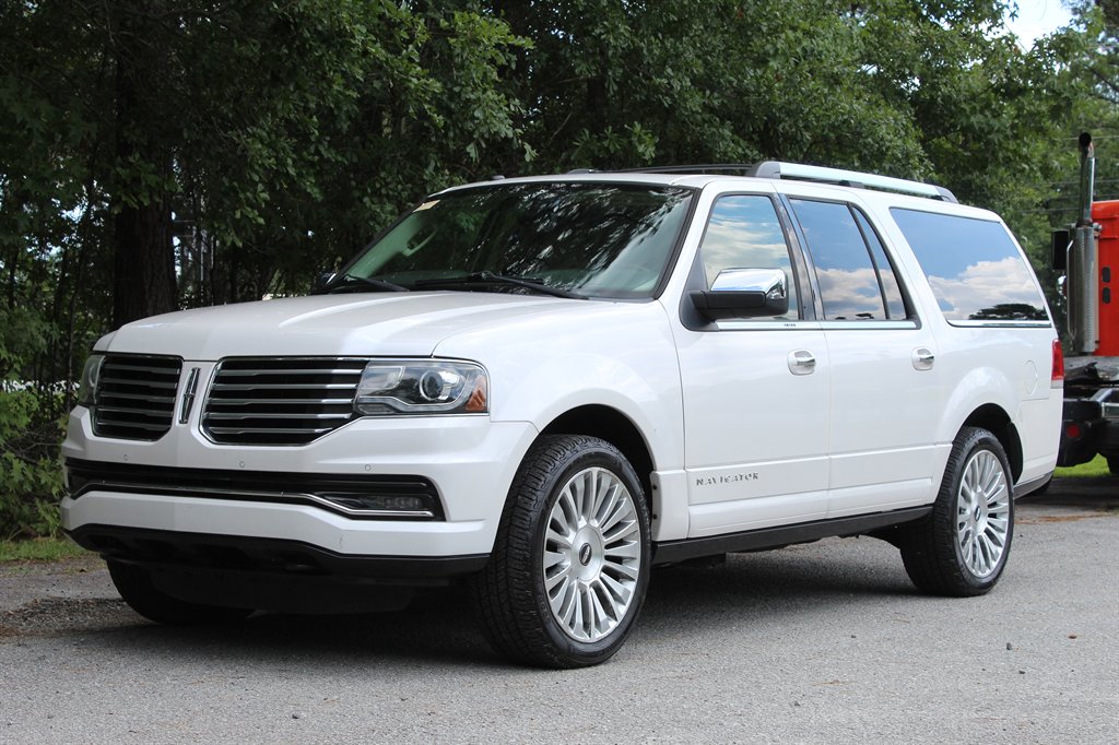 2016 Lincoln Navigator - $13,500