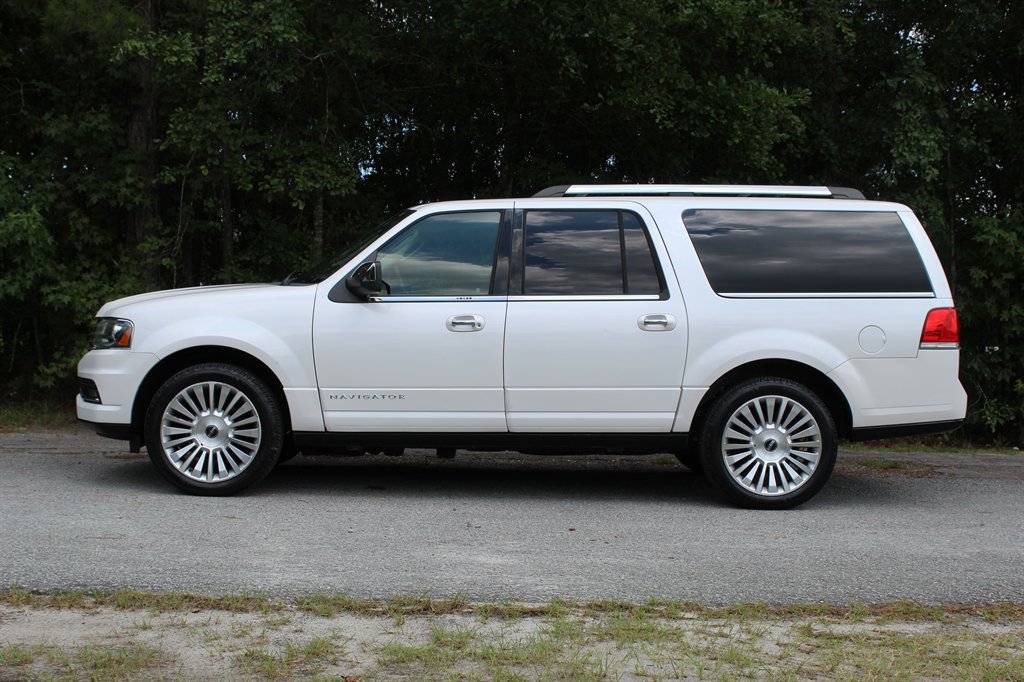 2016 Lincoln Navigator - $13,500
