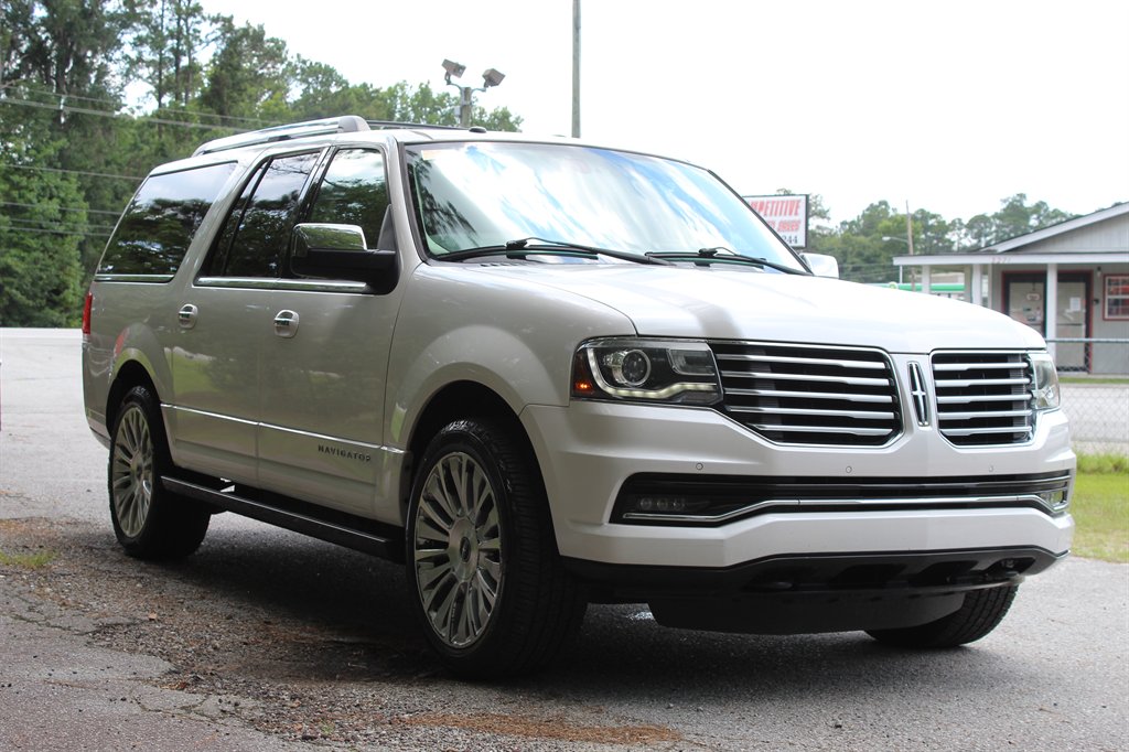 2016 Lincoln Navigator - $13,500