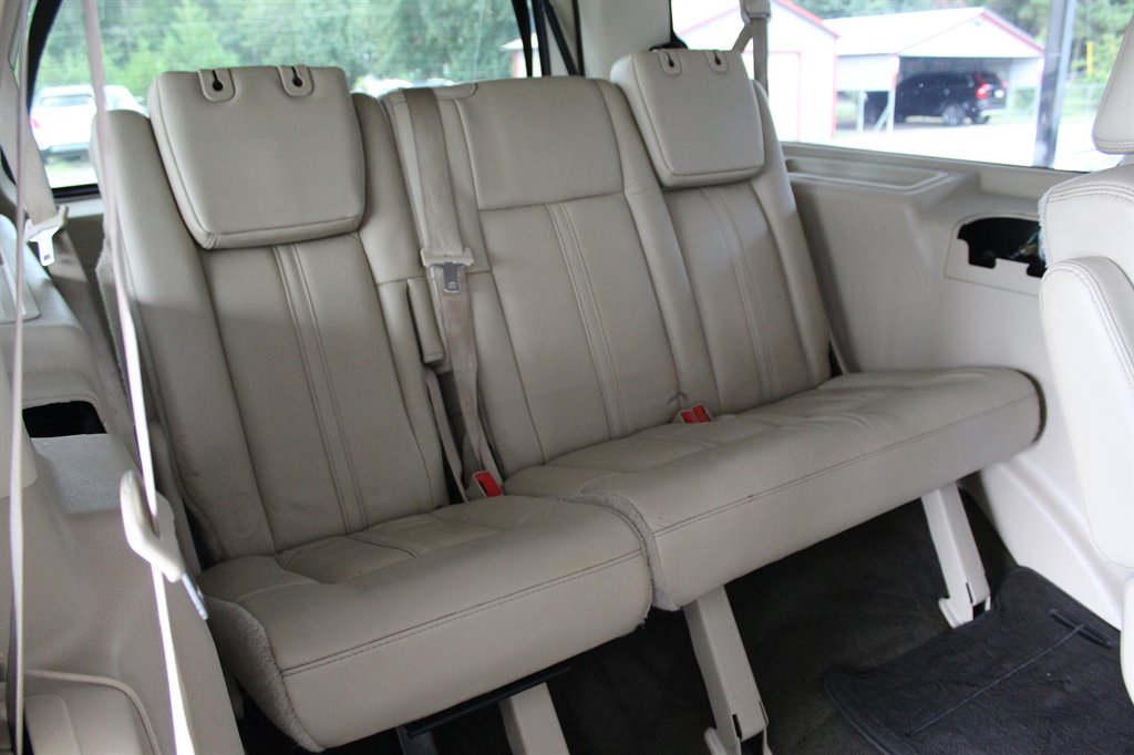 2016 Lincoln Navigator - $13,500