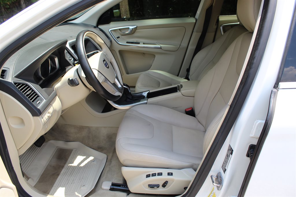 2016 Volvo XC60 - $9,800