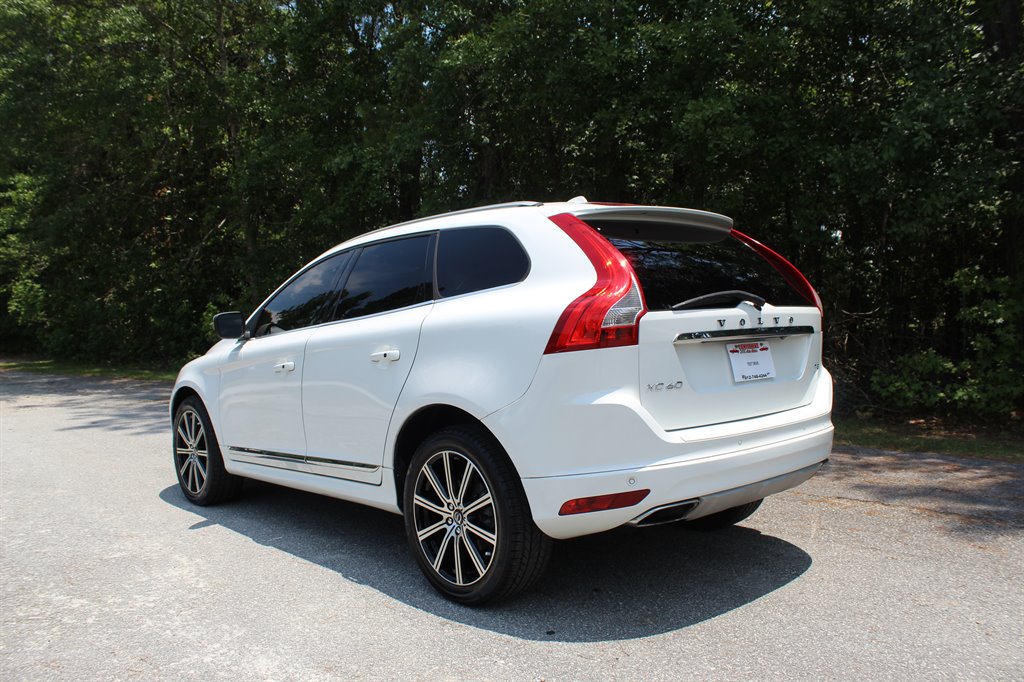 2016 Volvo XC60 - $9,800