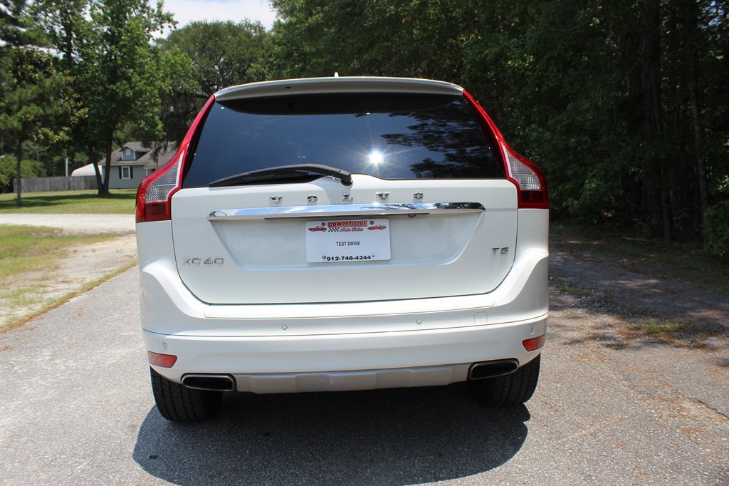 2016 Volvo XC60 - $9,800