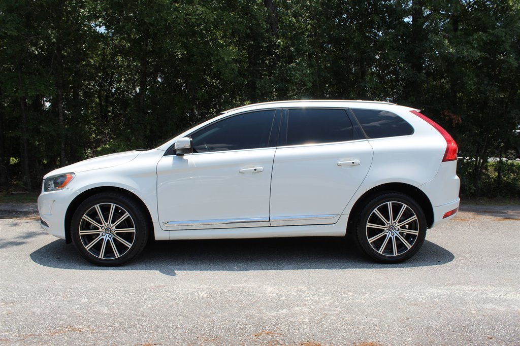 2016 Volvo XC60 - $9,800