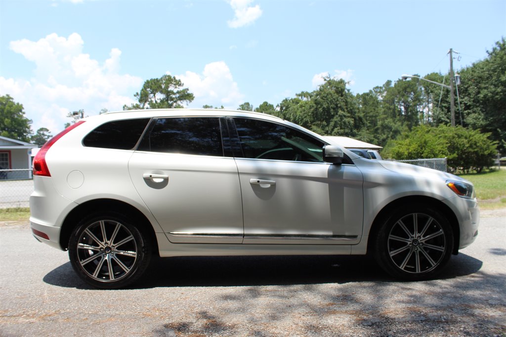 2016 Volvo XC60 - $9,800