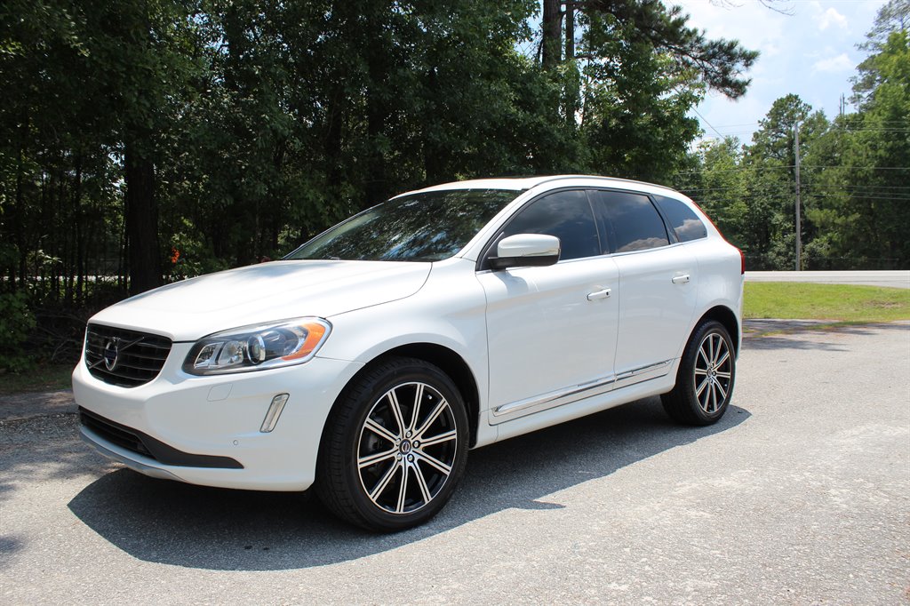 2016 Volvo XC60 - $9,800