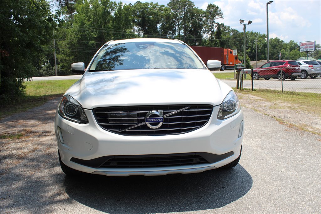 2016 Volvo XC60 - $9,800