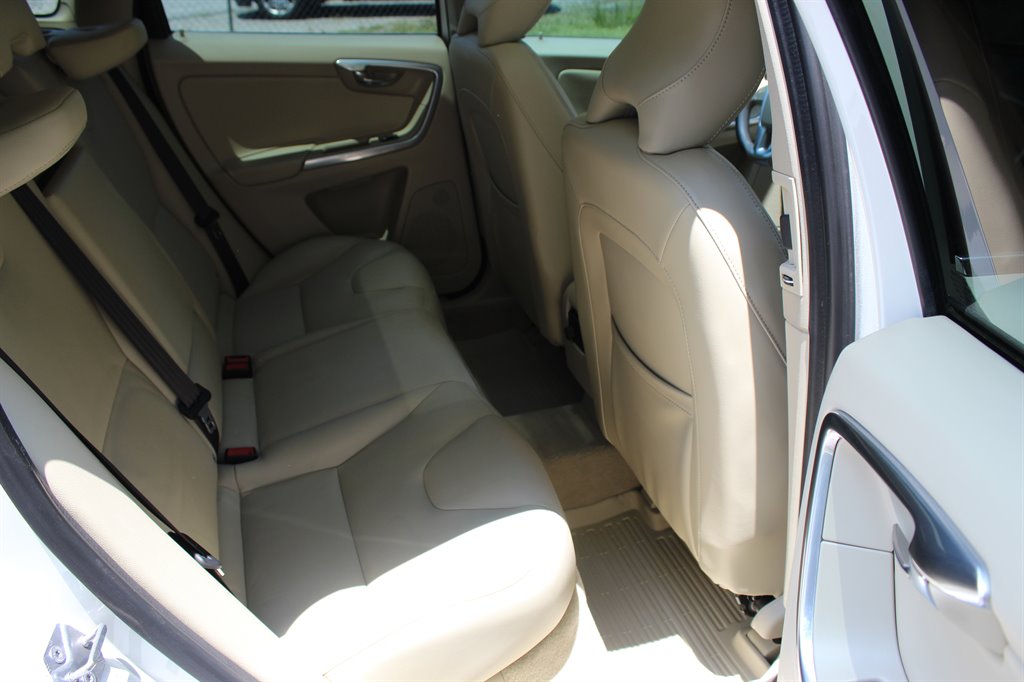 2016 Volvo XC60 - $9,800