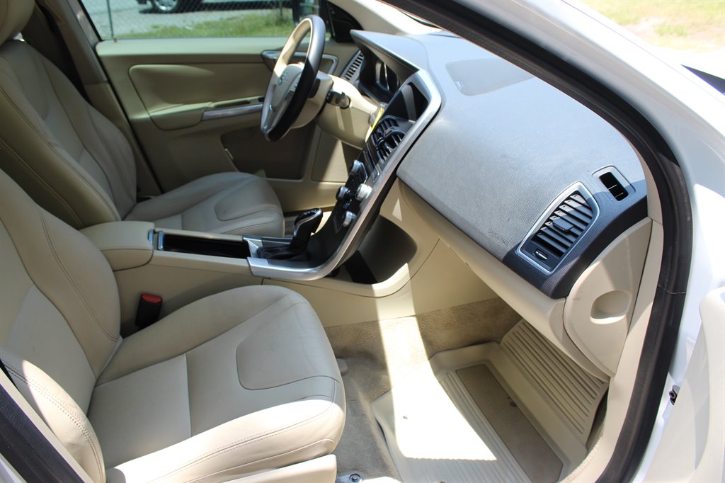 2016 Volvo XC60 - $9,800