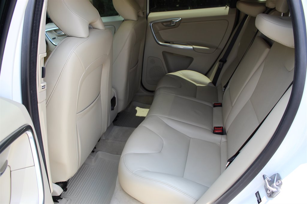 2016 Volvo XC60 - $9,800