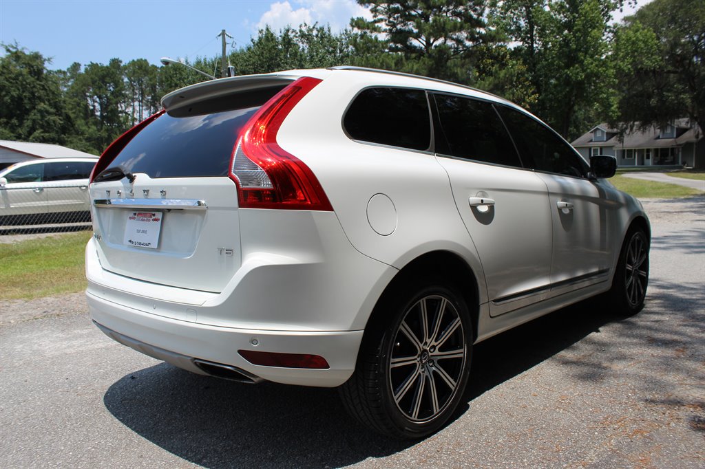 2016 Volvo XC60 - $9,800