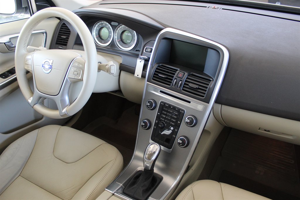 2013 Volvo XC60 - $8,500