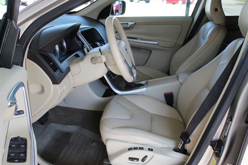 2013 Volvo XC60 - $8,500