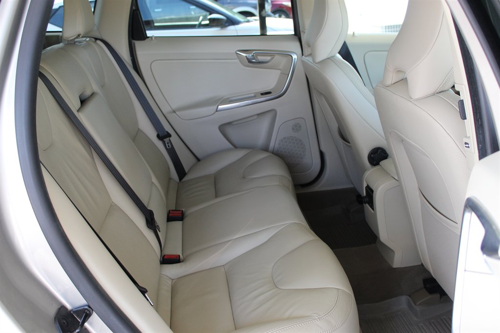 2013 Volvo XC60 - $8,500
