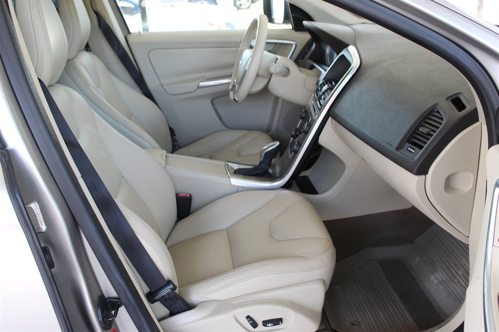 2013 Volvo XC60 - $8,500