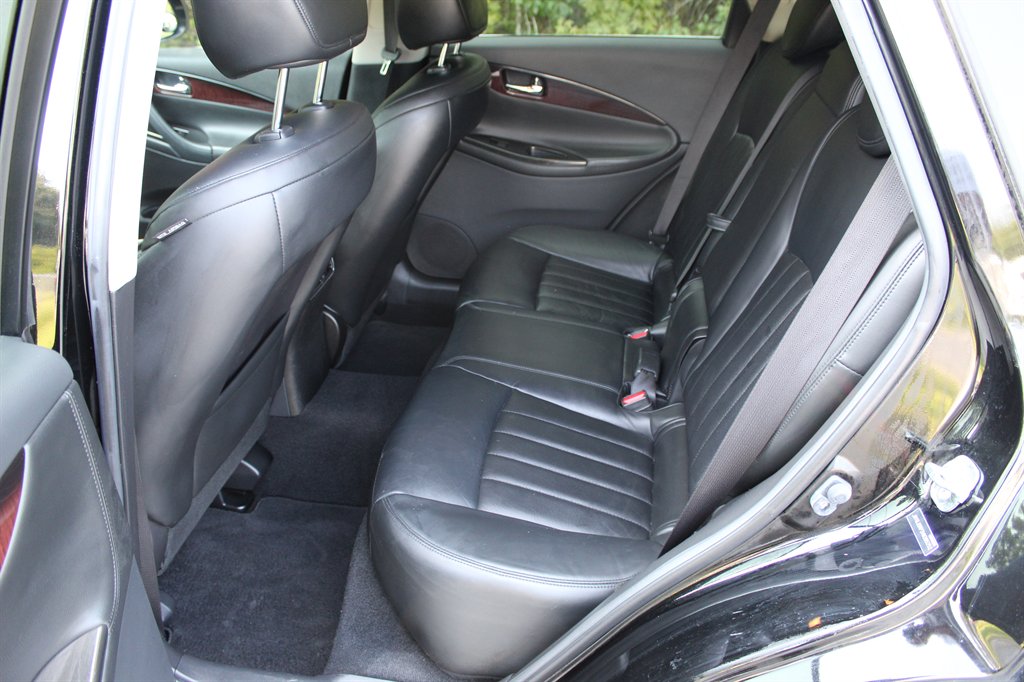 2017 INFINITI QX50 - $11,500