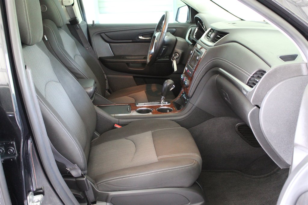 2014 Chevrolet Traverse - $8,995