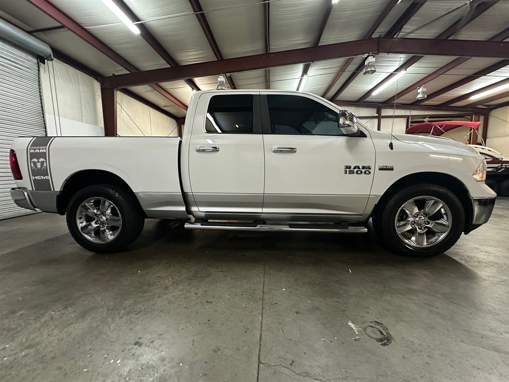 2016 RAM 1500 SLT Hemi 5.7 V8 photo