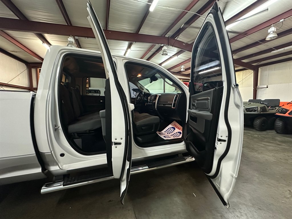 2016 RAM 1500 SLT Hemi 5.7 V8 photo