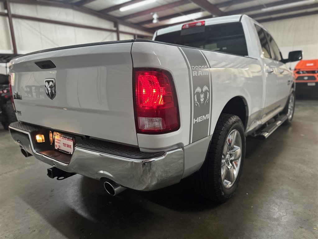2016 RAM 1500 SLT Hemi 5.7 V8 photo